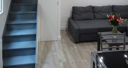 Practical Lodging near Le Louvre