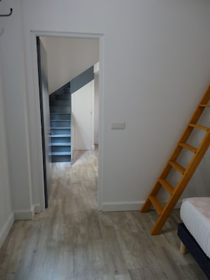2 slaapkamers, een strijkplank/strijkijzer, wifi, beddengoed