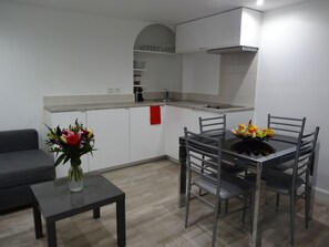 Dining - Practical Lodging near Le Louvre (Paris)