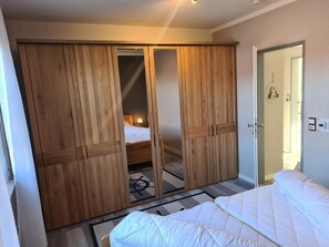 1 makuuhuone, silitysrauta/-lauta, Wi-Fi