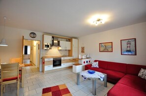 Unclassified image, 3 of 14, button - North Wind, Germany (Werdum)