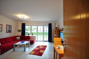 Unclassified image, 2 of 14, button - North Wind, Germany (Werdum)