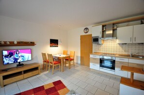 Unclassified image, 4 of 14, button - North Wind, Germany (Werdum)