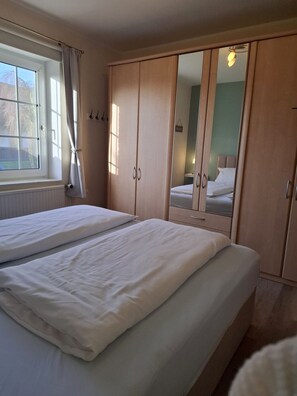 2 室のベッドルーム、アイロン / アイロン台、WiFi