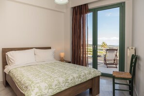 2 bedrooms, in-room safe, iron/ironing board, free WiFi