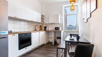 Fridge, microwave, oven, stovetop