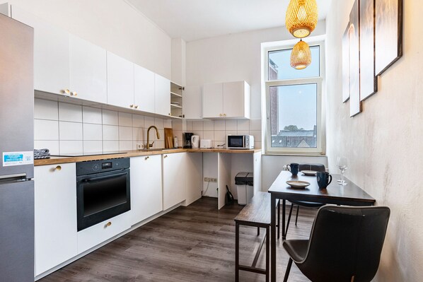 Fridge, microwave, oven, stovetop