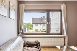 Televisie, een tafeltennistafel en een stereo