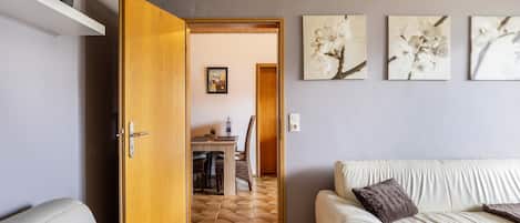 TV, table tennis, stereo