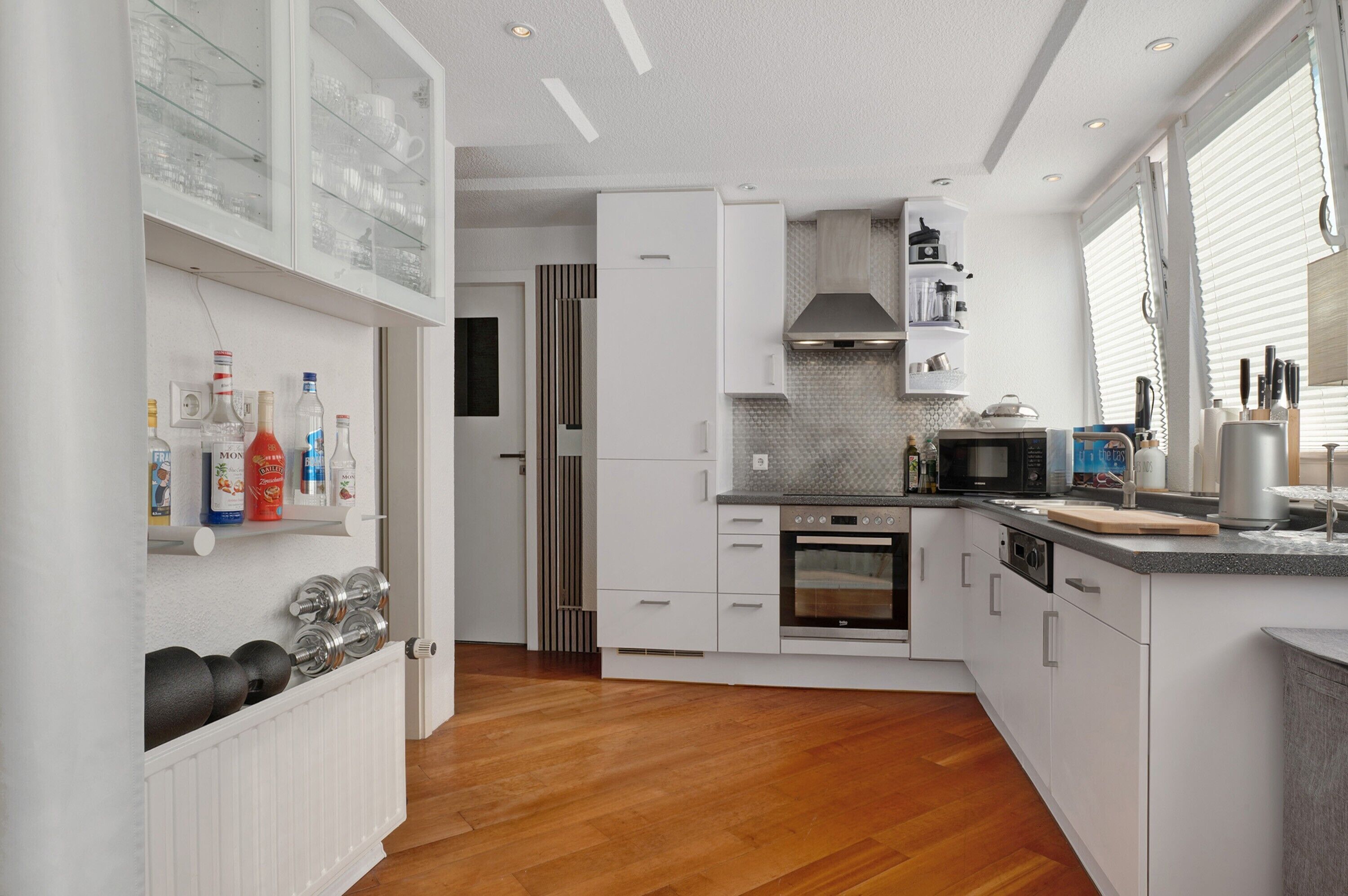 Réfrigérateur, micro-ondes, four, lave-vaisselle