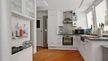 Réfrigérateur, micro-ondes, four, lave-vaisselle