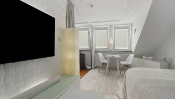 1 habitación, tabla de planchar con plancha, wifi gratis y ropa de cama