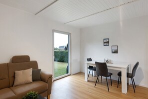 Interior - Apartment 'Oase' with Mountain View, Private Garden and Wi-Fi (Meschede)