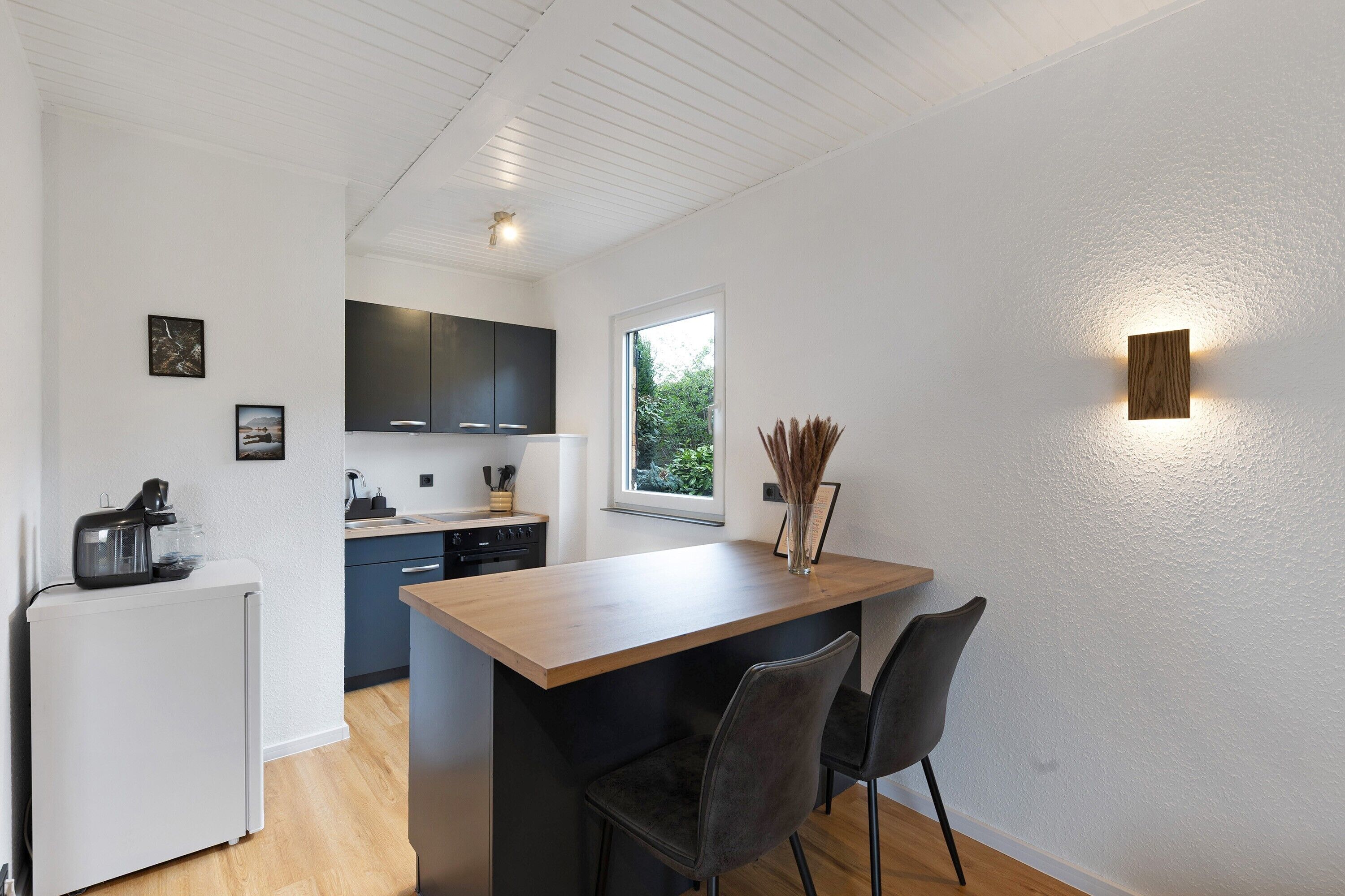 Kylskåp, ugn, spishäll och kaffe- och tebryggare