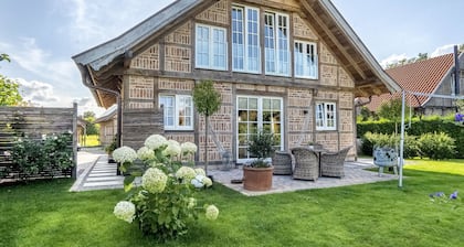 'Exklusives Ferienhaus' mit Terrasse inkl. Garten, Wi-Fi, Sauna & Whirlpool
