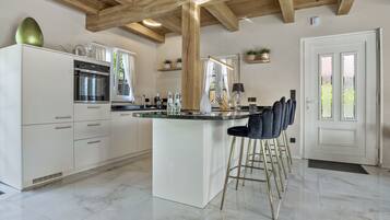 Kühlschrank, Ofen, Herdplatte, Geschirrspüler