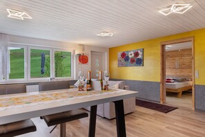 Dining - Apartment 'Im Grünen' with Mountain View, Private Garden and Wi-Fi (Oberried)