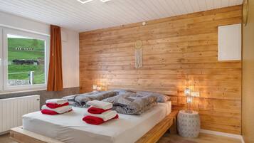 2 bedrooms, free WiFi, bed sheets, wheelchair access