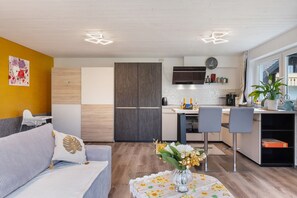 TV - Apartment 'Im Grünen' with Mountain View, Private Garden and Wi-Fi (Oberried)