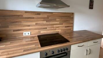 Kühlschrank, Ofen, Herdplatte, Geschirrspüler