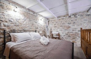 1 dormitorio, tabla de planchar con plancha, wifi gratis y ropa de cama