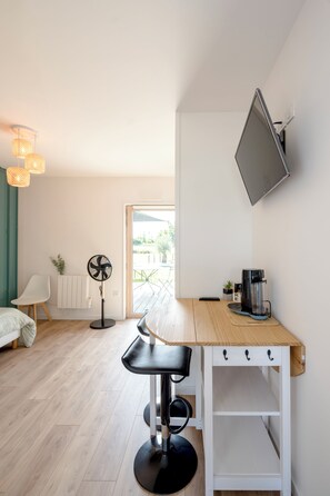 1 bedroom, WiFi, bed sheets - The bucolic studio, near Saint-Brieuc and beaches (Ploufragan)