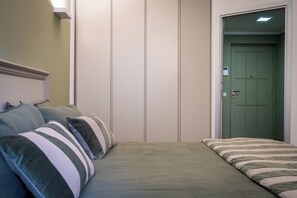 1 habitación, tabla de planchar con plancha, cuna de viaje y wifi