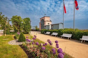 Property grounds - Cozy vacation apartment with terrace and sea view - only 150 m to the beach (Bansin)