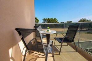 Comfort Apartment, Courtyard View | Terrace/patio - Apartments Grabovickic (Vir)