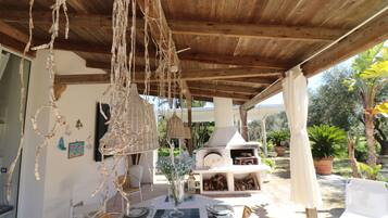 Villa, 2 camere da letto, fumatori, vista giardino | Ristorazione all'aperto