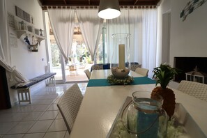 Villa, 2 Schlafzimmer, Raucher, Gartenblick | Speisen