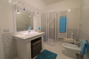 Villa, 2 Yatak Odası, Sigara İçilebilir, Bahçe Manzaralı | Banyo