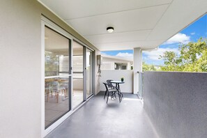 Outdoor dining - Cute & Cosy with Great Location (Moreton Bay City)