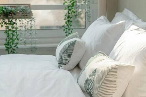 1 habitación, tabla de planchar con plancha, cuna de viaje y wifi 