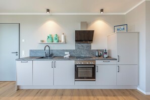 Kühlschrank, Ofen, Herdplatte, Geschirrspüler