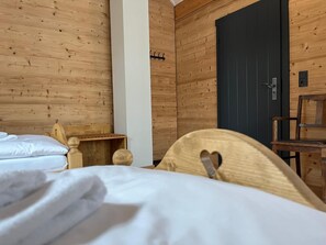 4 habitaciones, escritorio, tabla de planchar con plancha y wifi gratis 