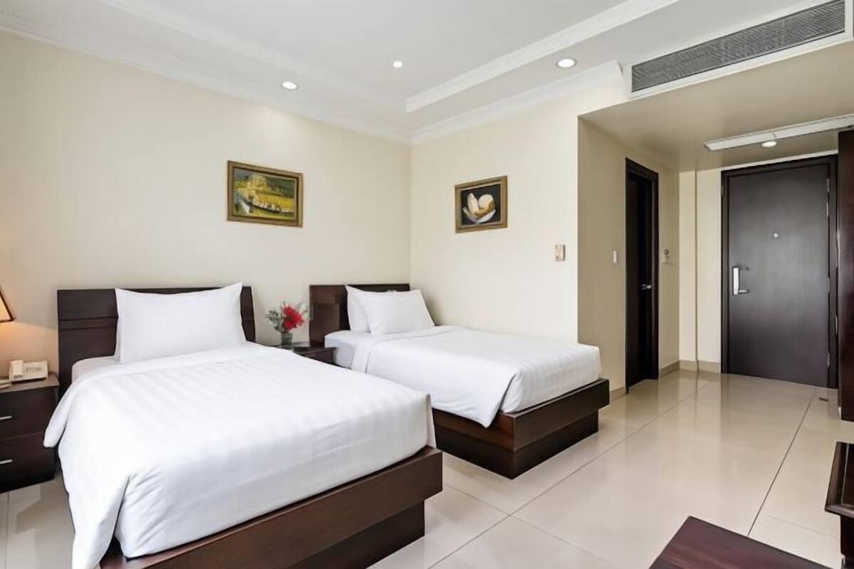 1 bedroom, in-room safe, desk, blackout drapes