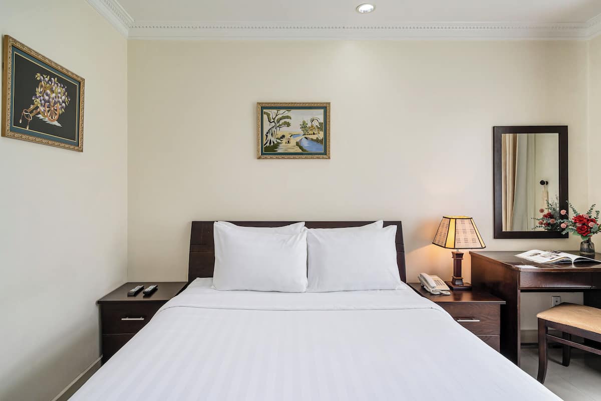 1 bedroom, in-room safe, desk, blackout curtains