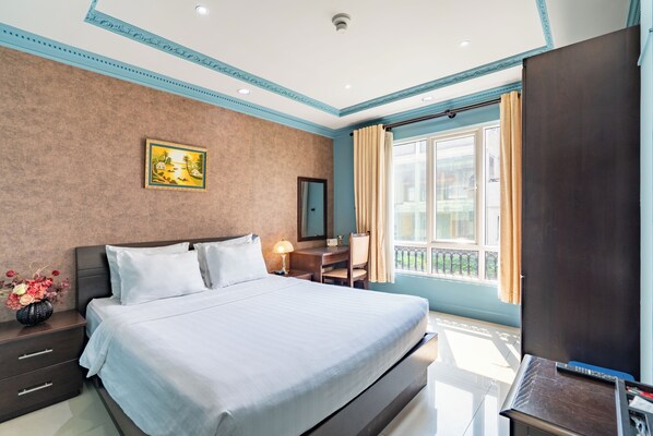 Superior Suite, City View | In-room safe, desk, blackout drapes, soundproofing - La Bonita Hotel & Apartments (Ho Chi Minh City)
