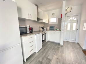 Mikrowelle, Ofen, Herdplatte, Geschirrspüler