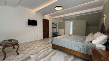 2 bedrooms, iron/ironing board, WiFi