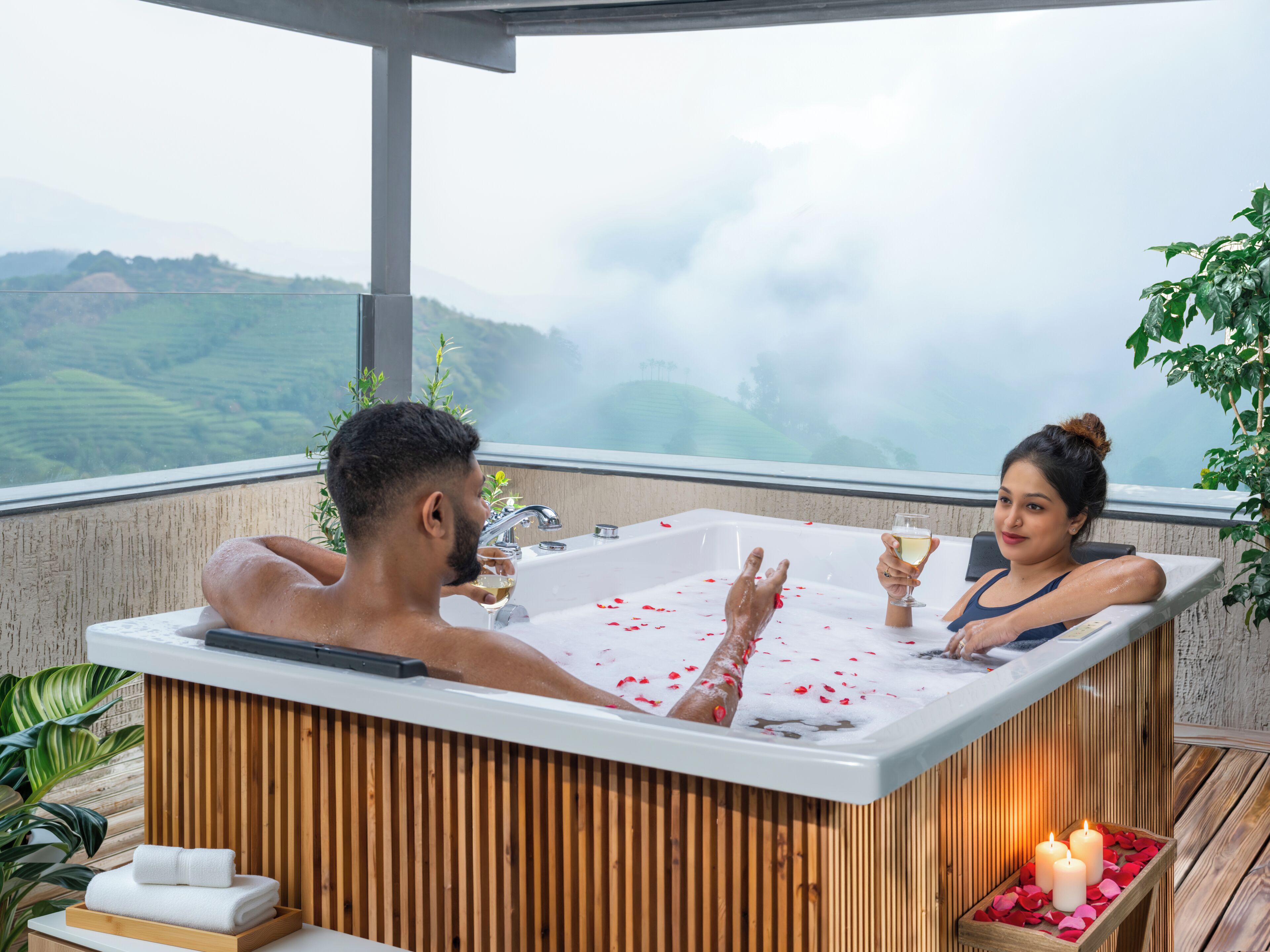 Honeymoon Suite, Balcony, Mountain View | Deep soaking bathtub