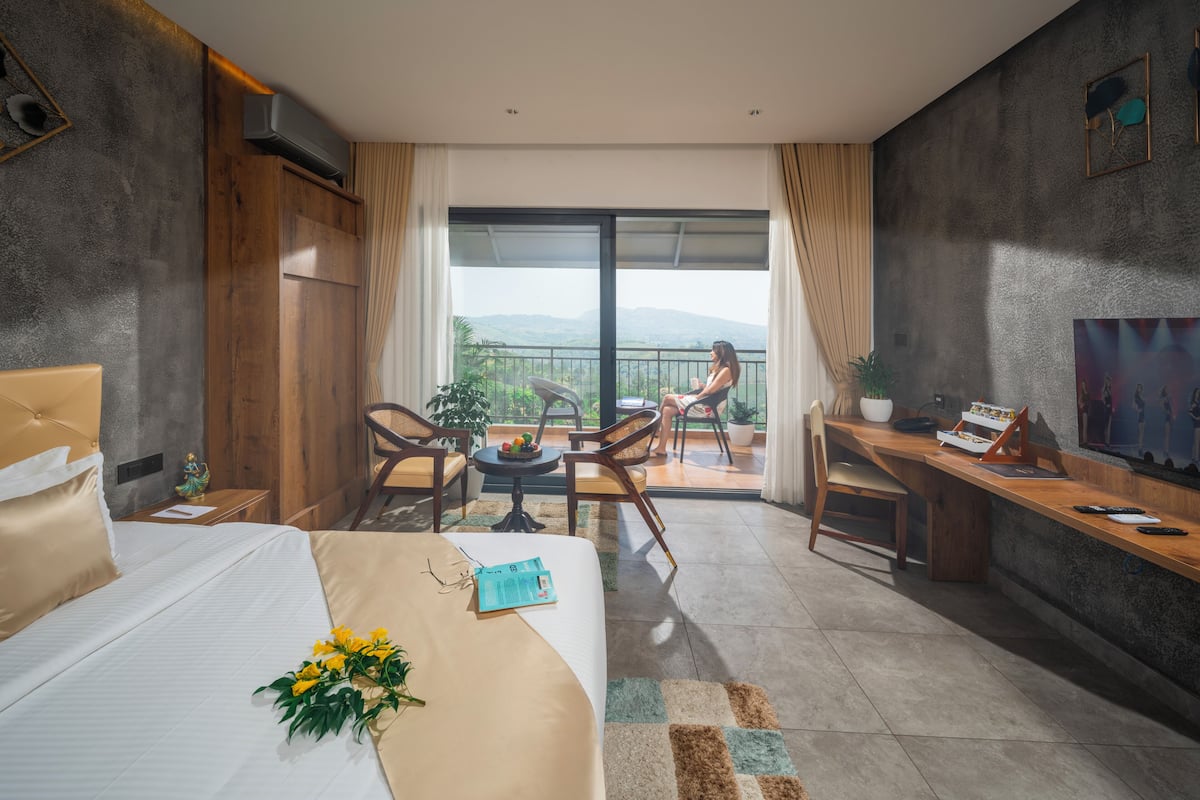 Luksussviitti, parveke, vuoristonäköala | 1 makuuhuone, tallelokero huoneessa, pimennysverhot, silitysrauta/-lauta