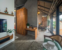 Honeymoon Suite, Balcony, Mountain View | Living area | TV, toys