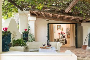 Terrace/patio - Green Villa with heated pool - My Rental Homes (Salemi)