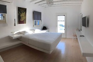 3 habitaciones, tabla de planchar con plancha y cuna de viaje 