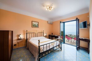 3 bedrooms, iron/ironing board, travel crib, free WiFi