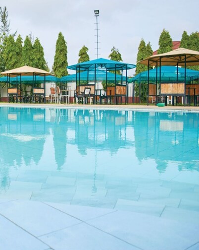 Spacious 4-bedroom with a pool