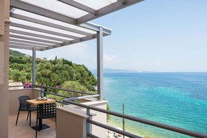 Outdoor dining - My Rental Homes - Villa Eftychia just a few steps from the beach of Glyfa. (Corfu)