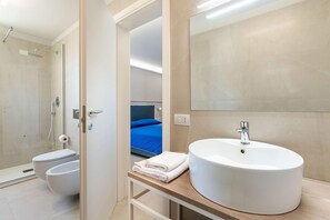 Douche, bidet